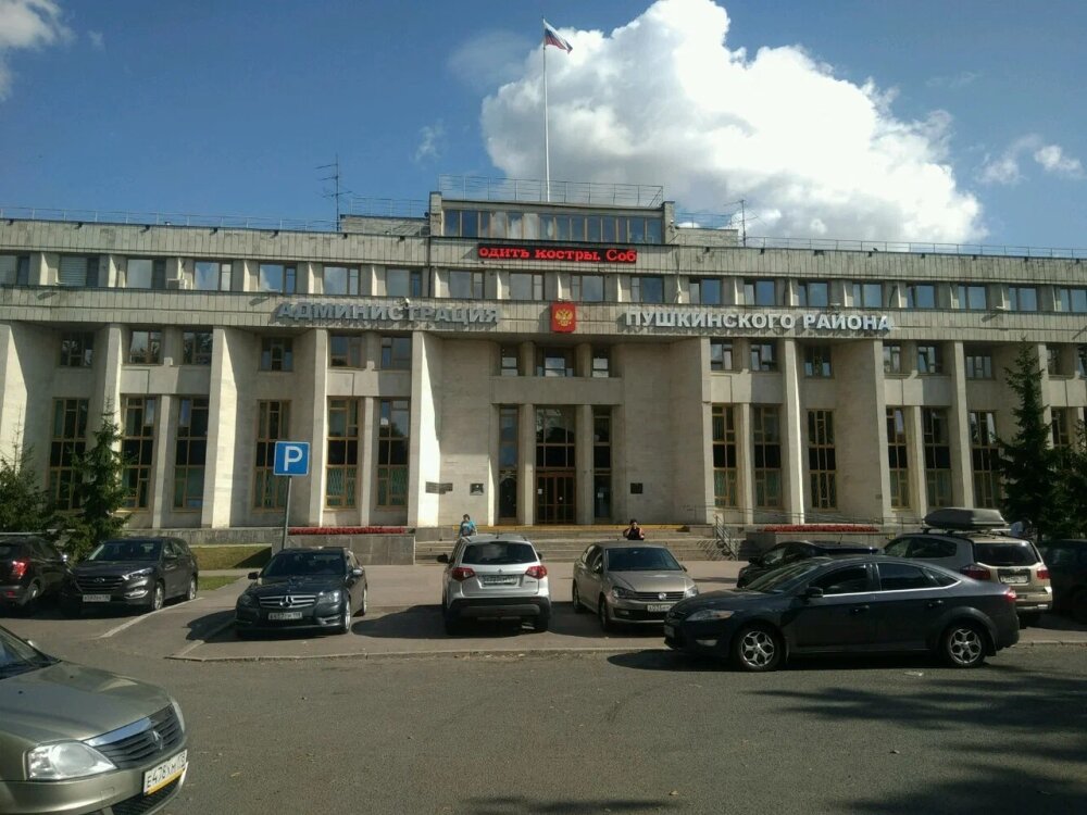 Первый пошел: бежавшего за границу петербургского депутата коллеги лишили мандата