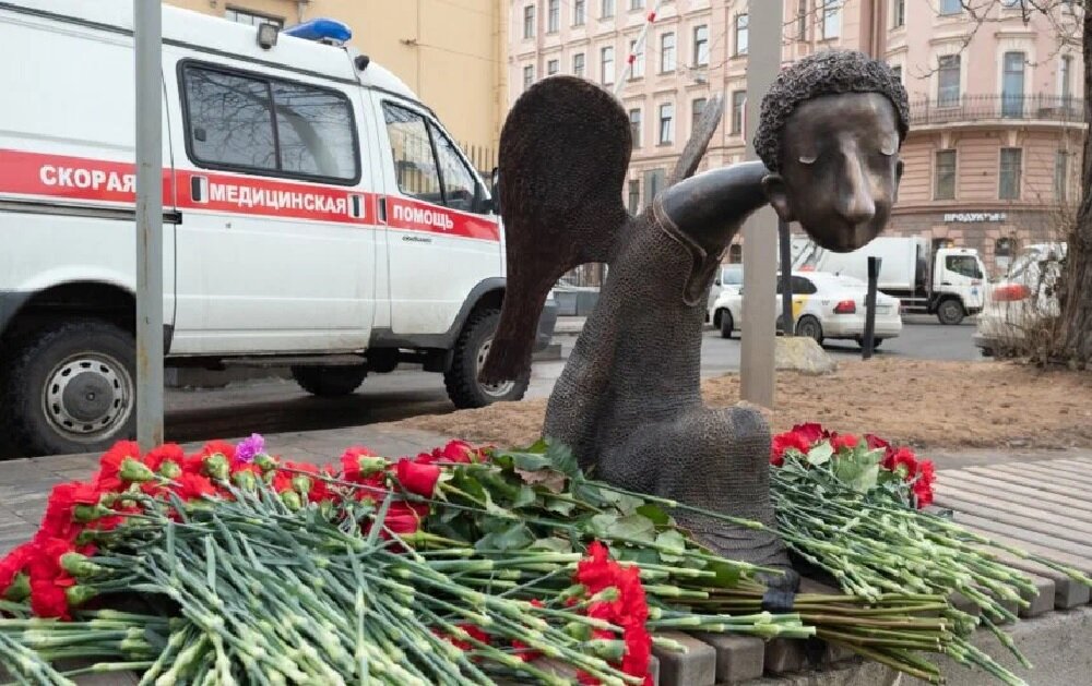 Петербургские чиновники отказались делать сайт памяти погибших от ковида медиков