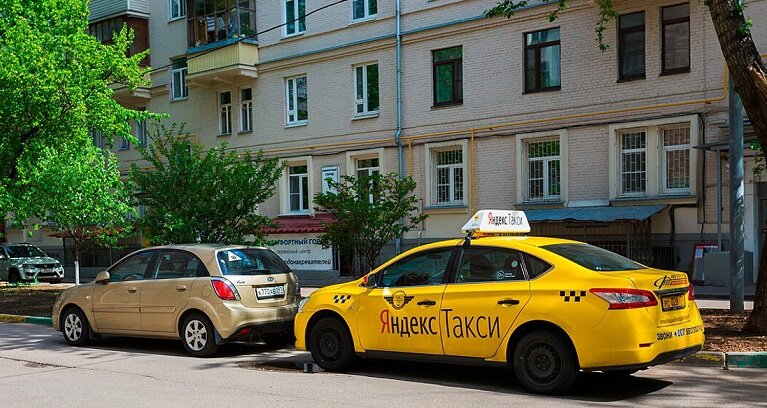 Стоянка такси во дворах Москвы может оказаться под запретом