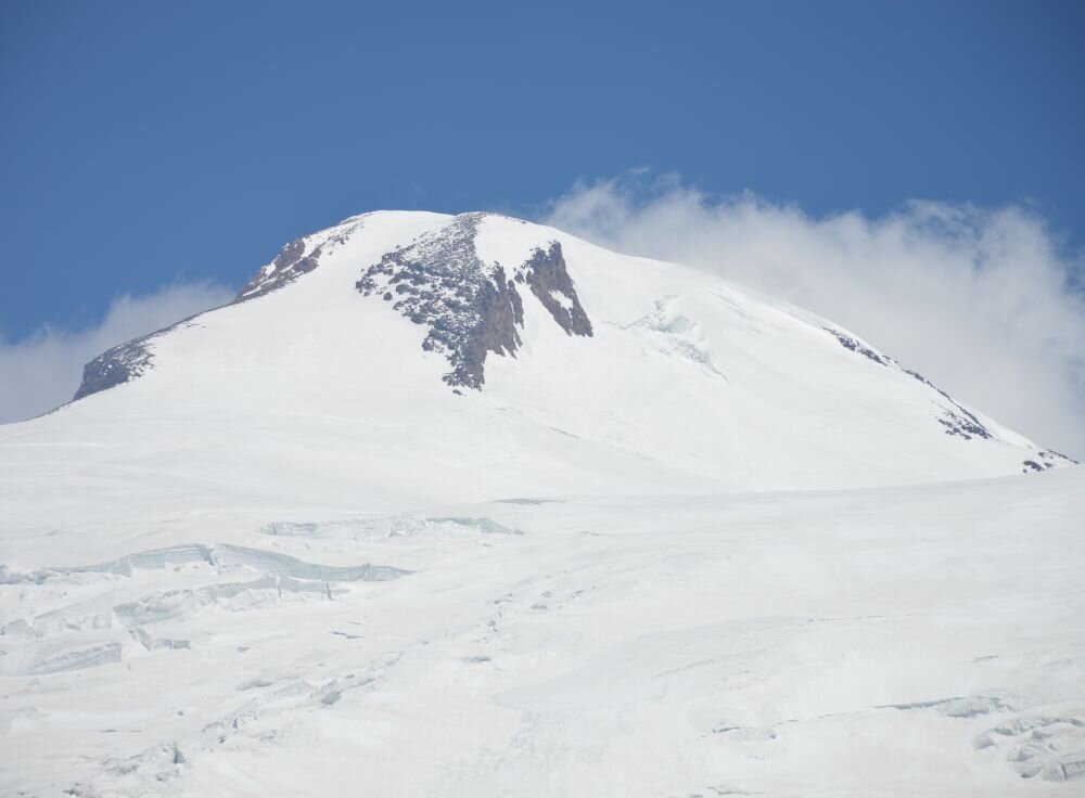 Солнце в краю снежных вершин – Эльбрус располагает к мыслям о вечном