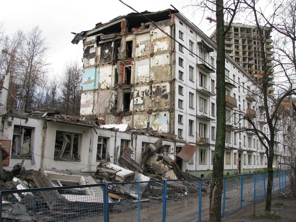 Противники реновации в Петербурге не доверяют инициативам депутатов