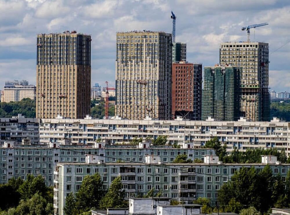 Строительство "человейников" не улучшает демографию и ухудшает качество жизни россиян