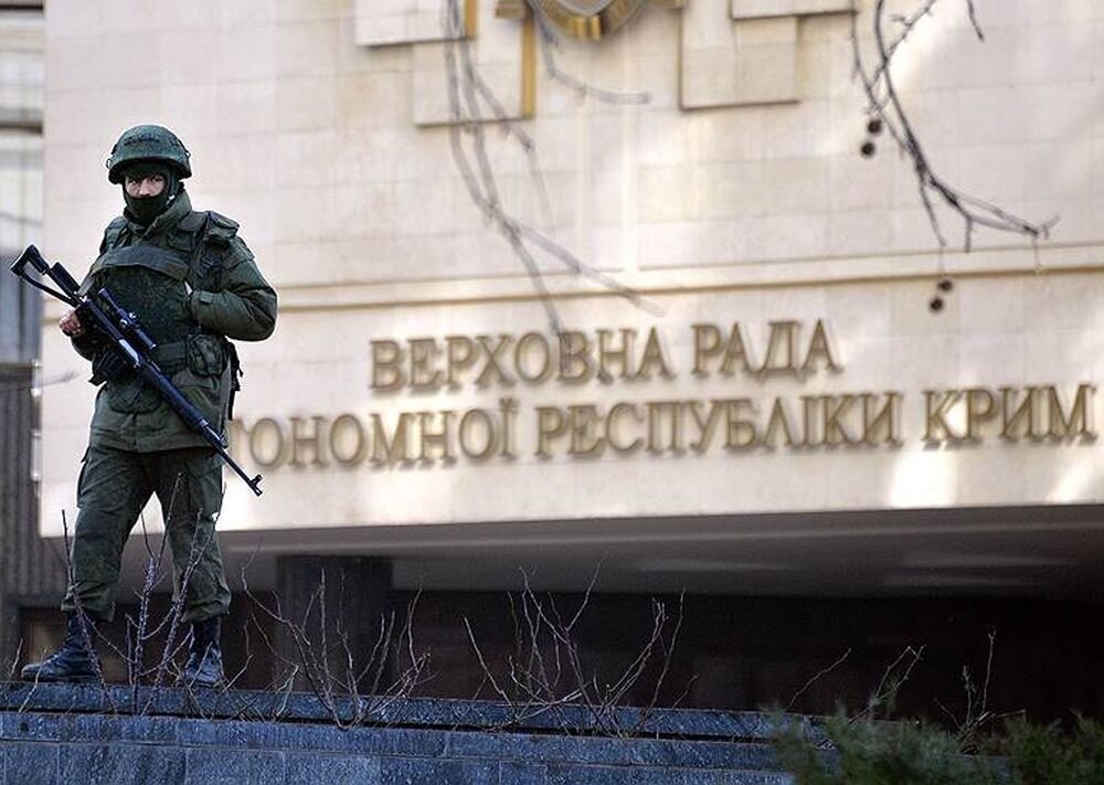 Триколор над столицей Крыма – первое появление "вежливых людей"