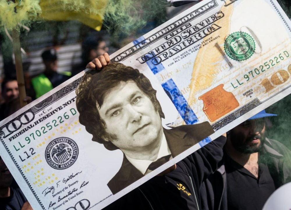Хроники пикирующей Аргентины – месячная инфляция в 200% и просьба принять в НАТО